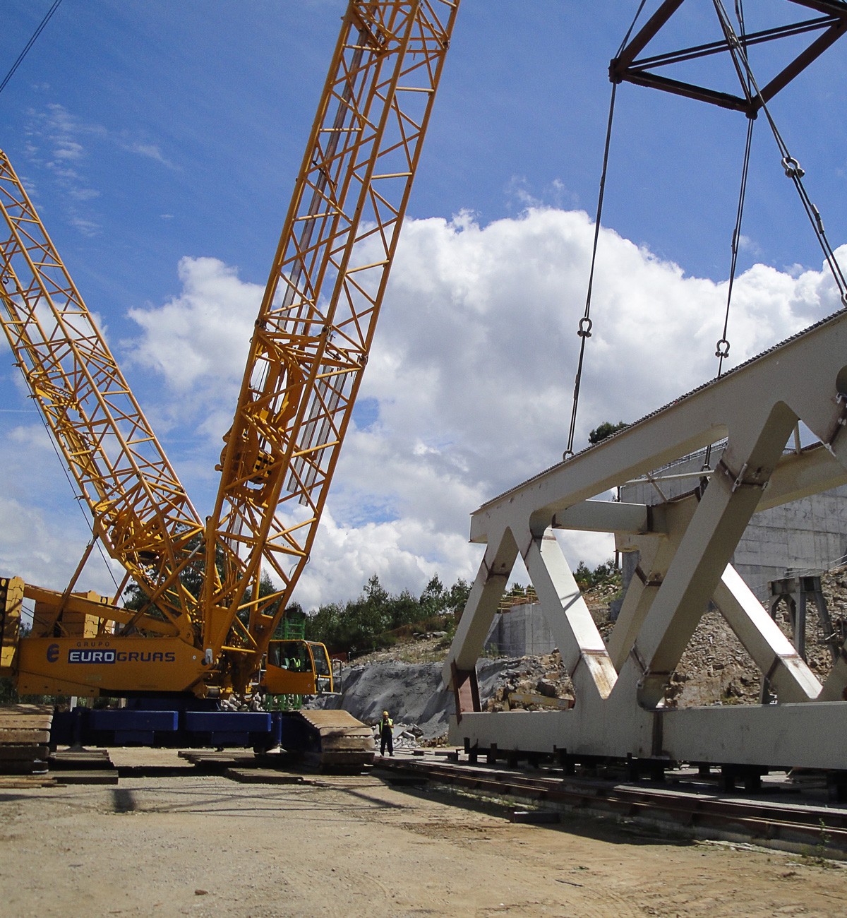 Puente metálico sobre el río Ulla