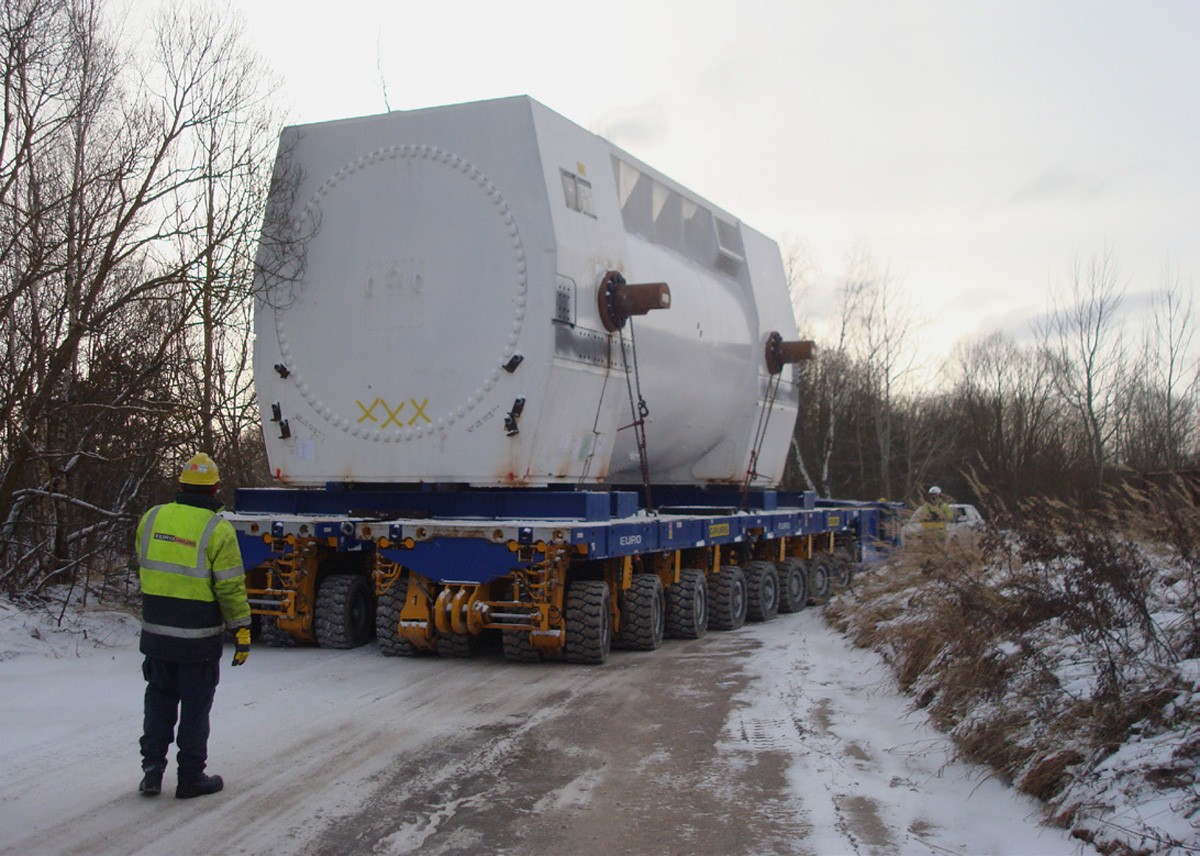 Transporte y montaje de turbina de gas y generador